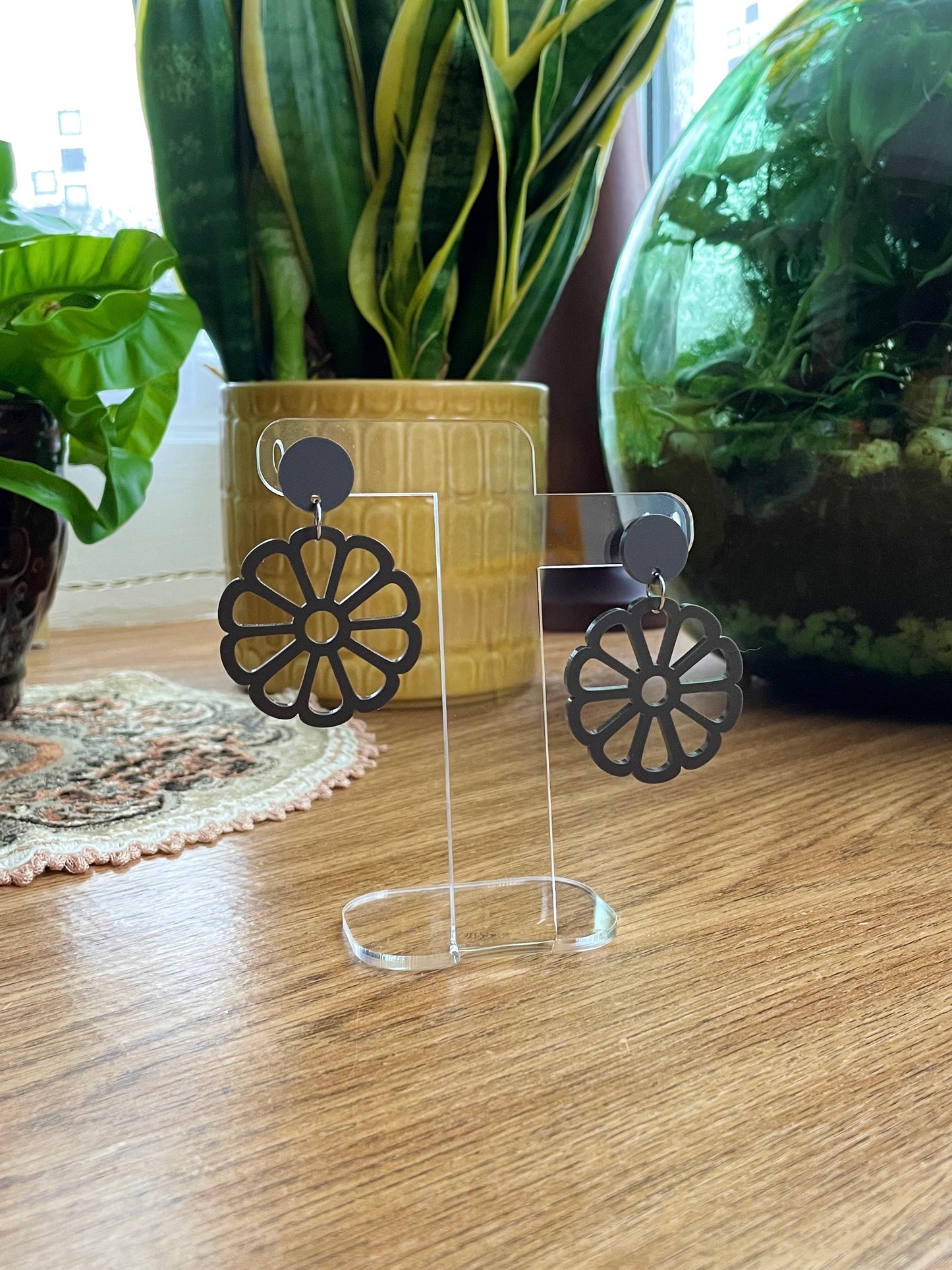 retro plastic flower earrings