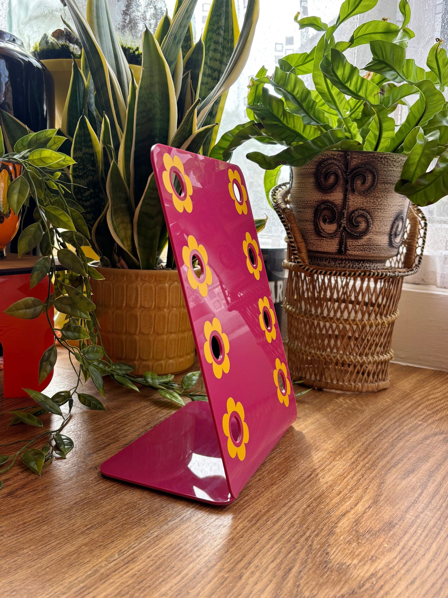 NEW Marjoram Glasses Stand