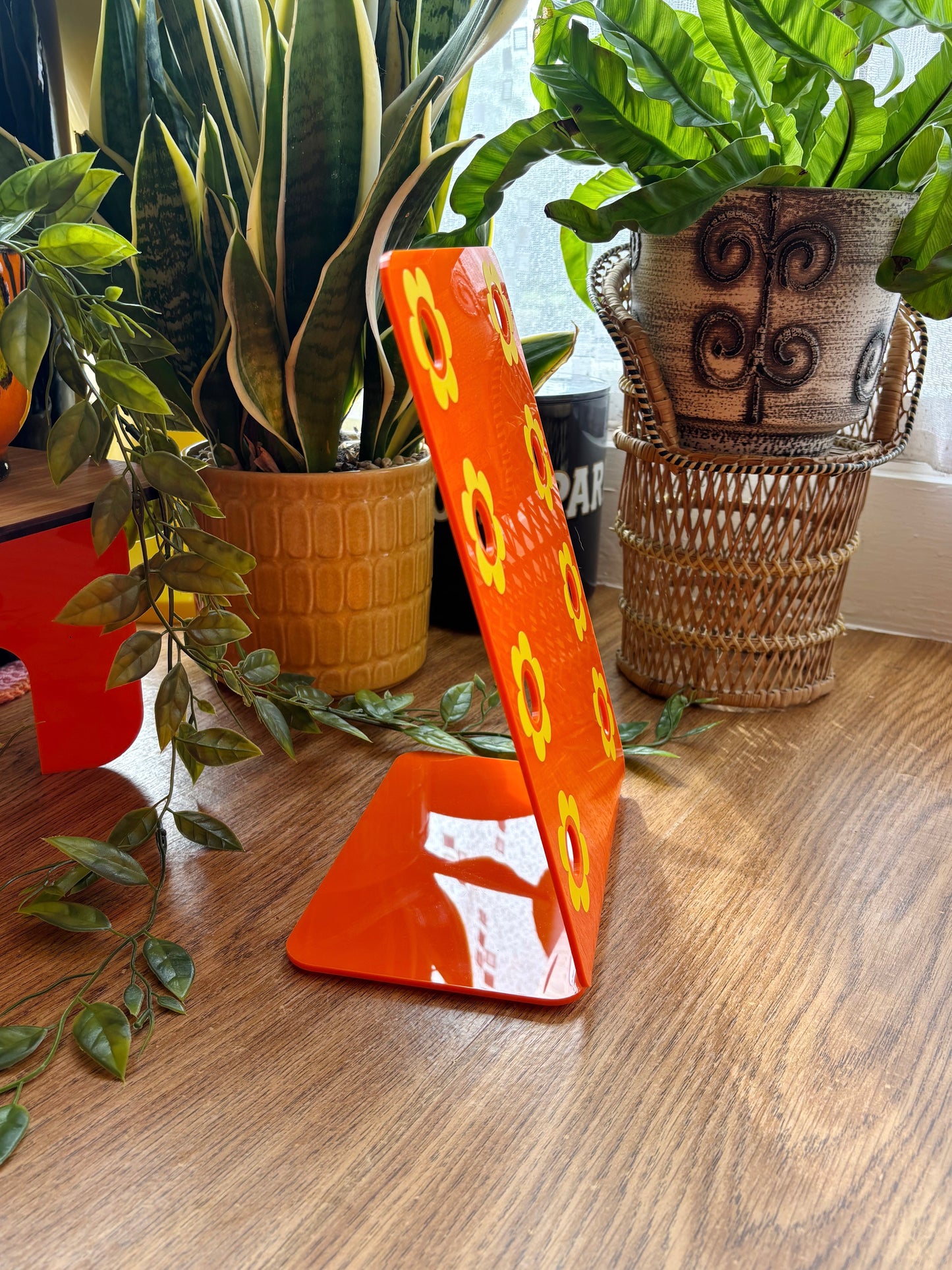 NEW Marjoram Glasses Stand
