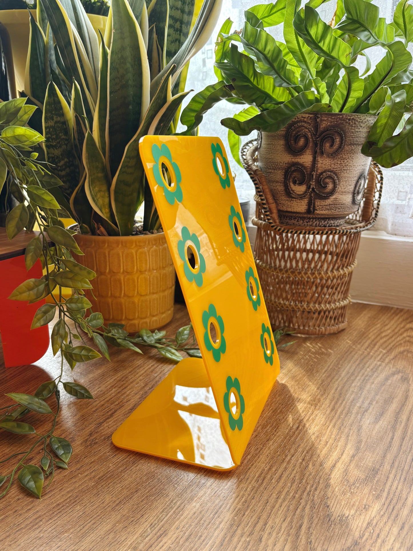 NEW Marjoram Glasses Stand