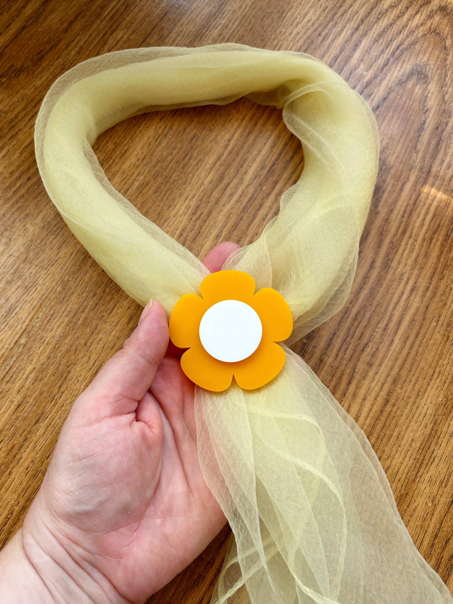 Daphne Scarf Clip